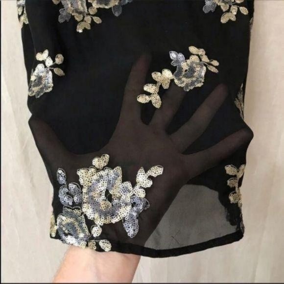 Skies Are Blue Black Small Floral Sequin Top - Picture 3 of 10